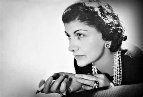 biographie gabrielle chanel|when was coco chanel born.